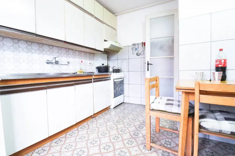 Zagreb, Trešnjevka North! Three-bedroom apartment with two garages! – 2