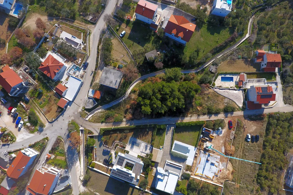 Zemljište s projektom za tri moderne vile s pogledom