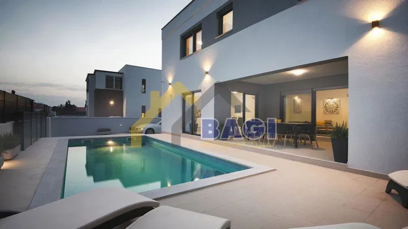 Lussuosa nuova costruzione con piscina! A soli 10 minuti da Pola – 2