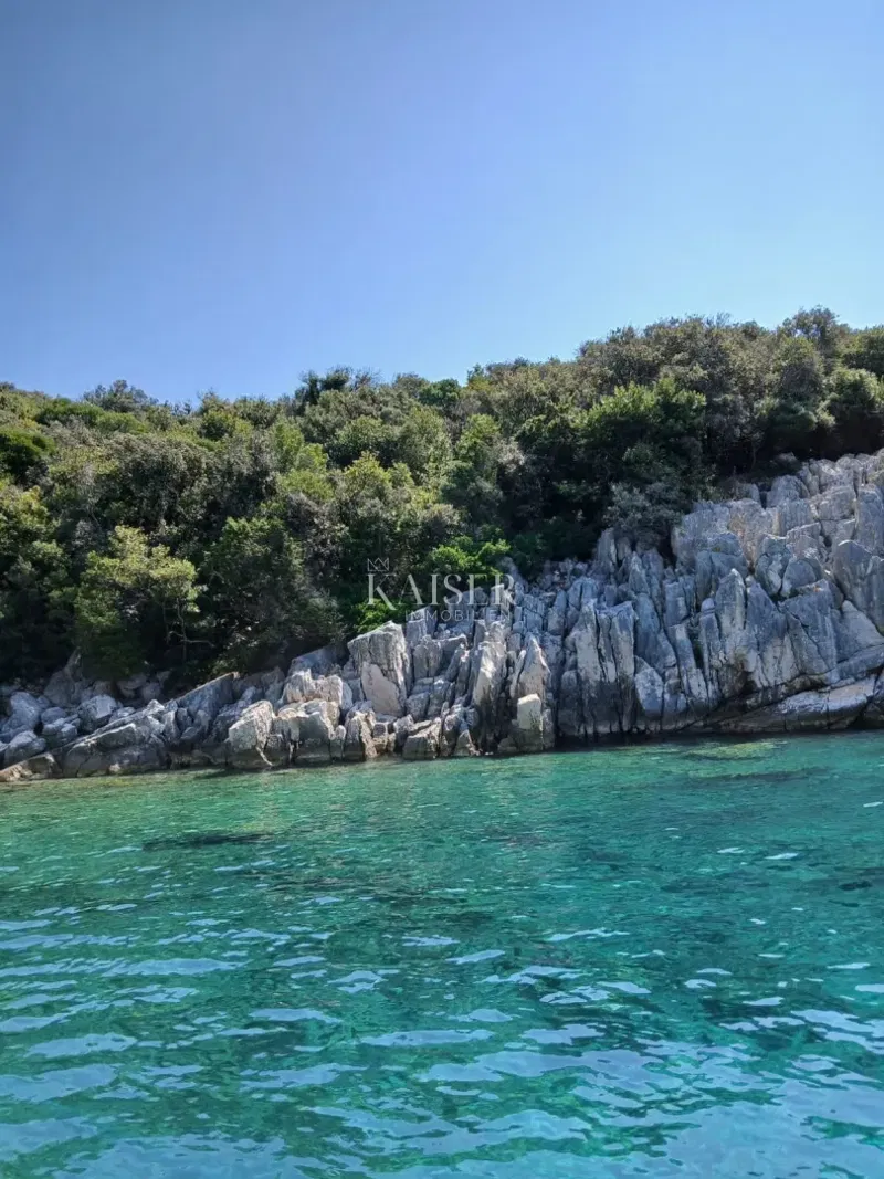 Otok  Cres, poljoprivredno zemljište 20.000 m2 uz more