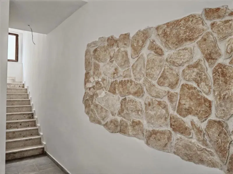 CASA RECENTEMENTE RISTRUTTURATA CON QUATTRO APPARTAMENTI – 2