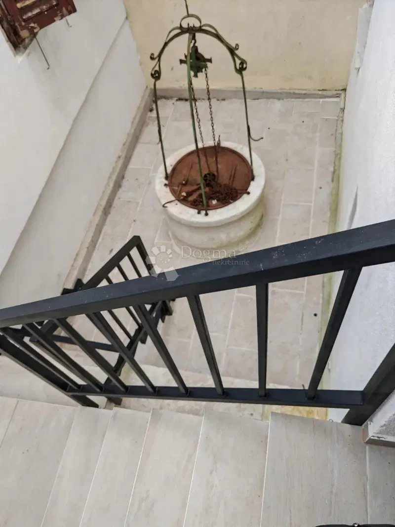 CASA RECENTEMENTE RISTRUTTURATA CON QUATTRO APPARTAMENTI – 3