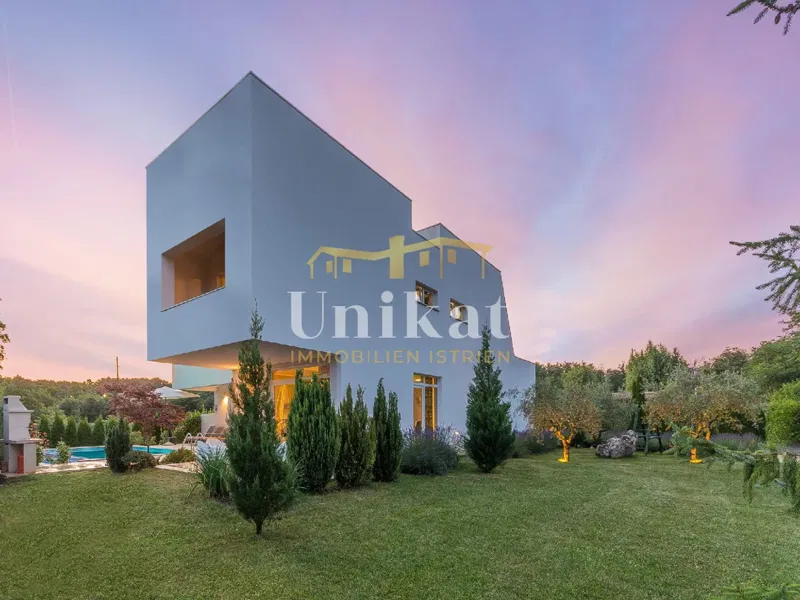 Modern villa with indoor and outdoor pool – 3