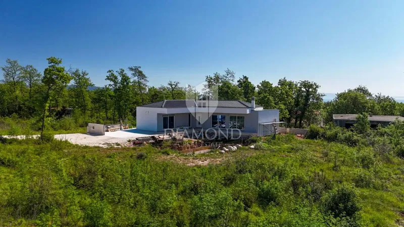 Istria orientale, casa in costruzione, a 2,5 km dal mar – 2