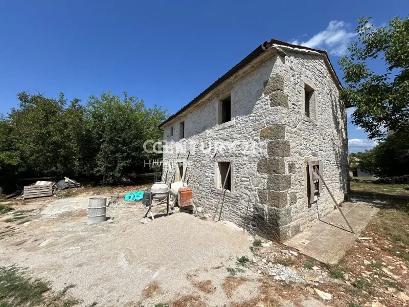 GROŽNJAN, DINTORNI, CASA IN PIETRA PARZIALMENTE RISTRUTTURATA – 3
