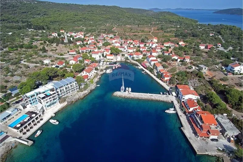 Božava 120 m do mora