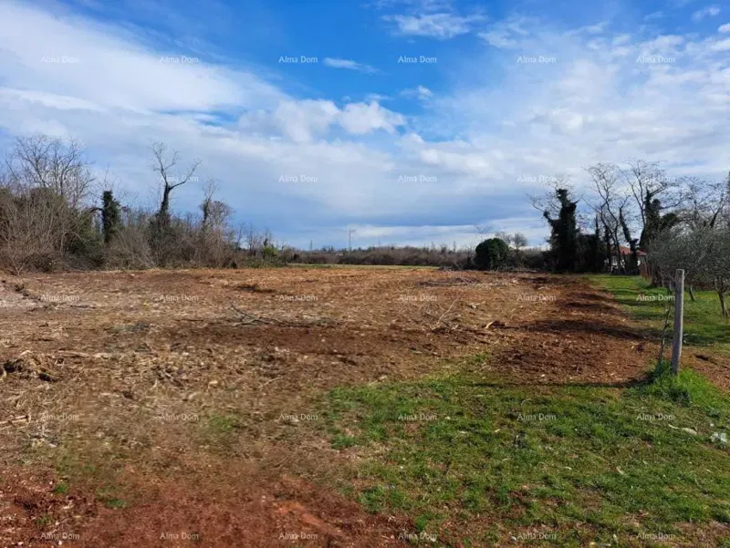 Terreno edificabile attraente per la costruzione di un edificio residenziale, Umago – 500 m dal mare! – 2