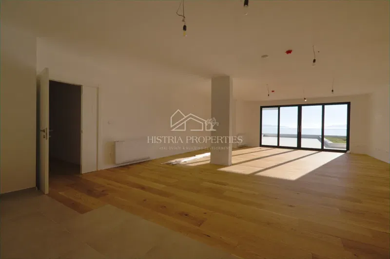 Dream terrace in a spacious luxury apartment with private beach access – 3