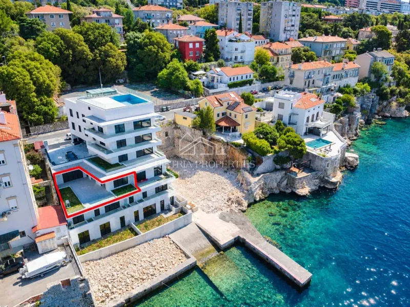 Dream terrace in a spacious luxury apartment with private beach access – 2