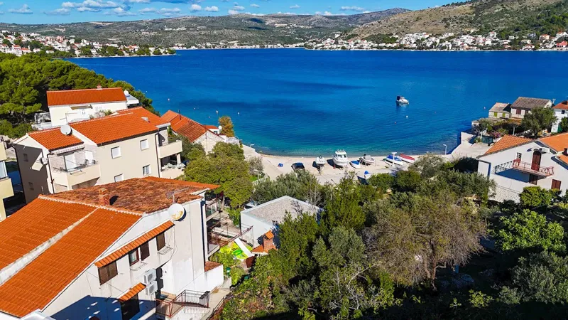 Apartmanska kuća, Rogoznica