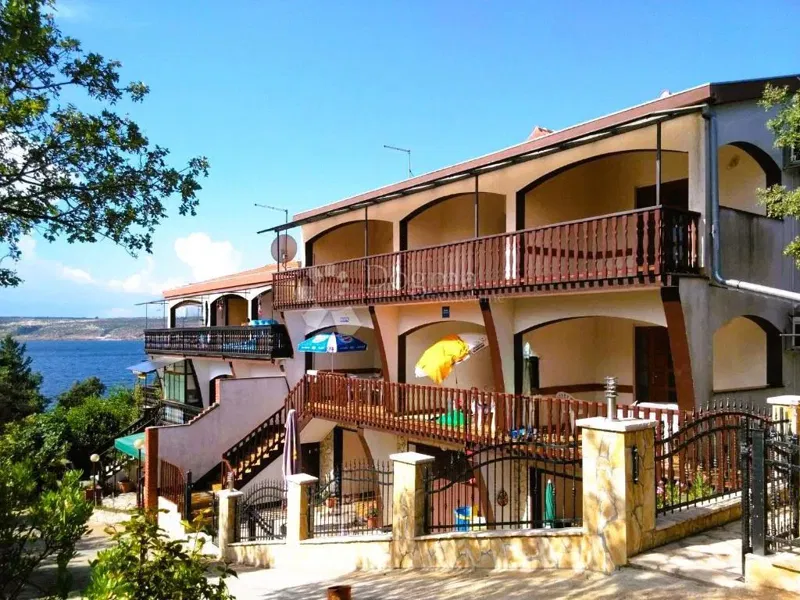 Mediteranski dragulj: kuća s apartmanima i pogledom na more