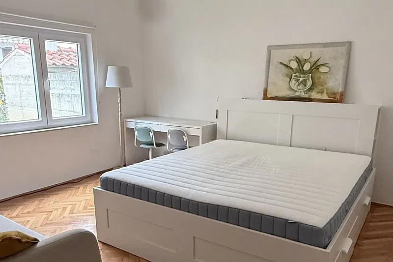 A semi-detached house with three residential units in a quiet location – 2
