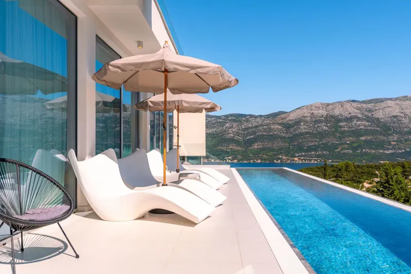 Villa di lusso con piscina a sfioro e vista aperta – 2