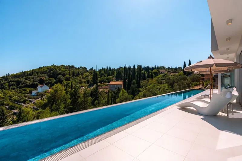 Villa di lusso con piscina a sfioro e vista aperta – 3