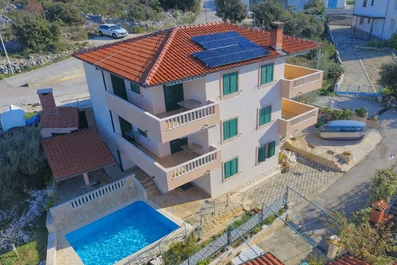 Apartment house with swimming pool and panoramic sea view – 2