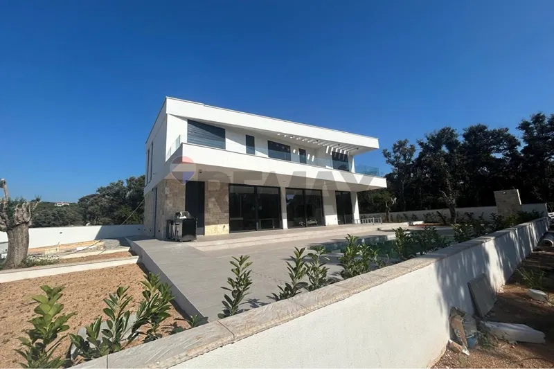 Luksuzna Vila s Bazenom u Jakišnici – 3