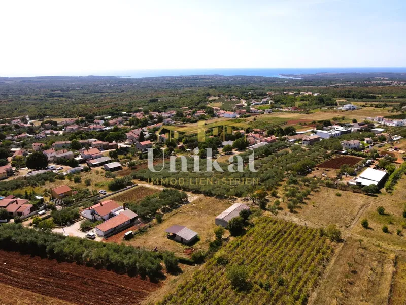 Veliko građevinsko zemljište s projektom za 3 kuće