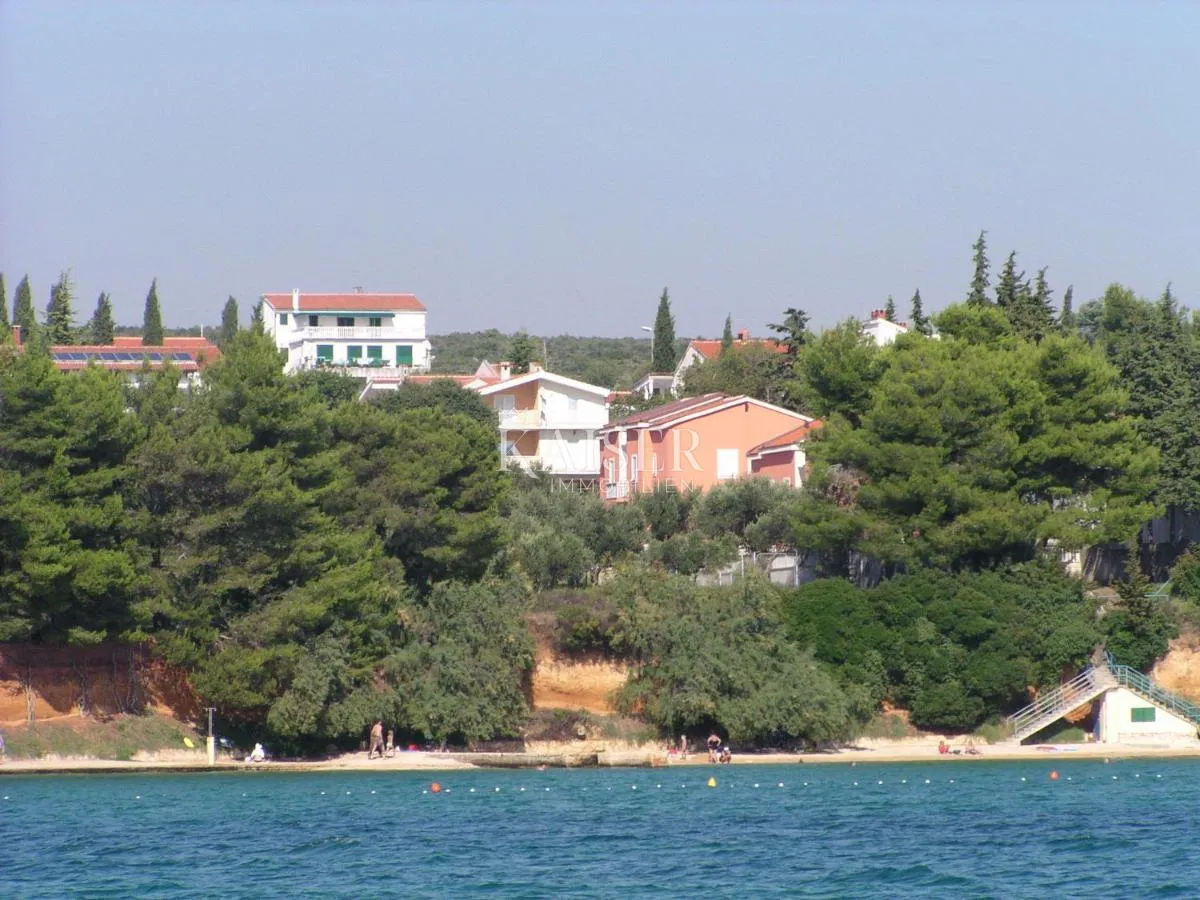 Sveti Filip i Jakov - vila prvi red do mora
