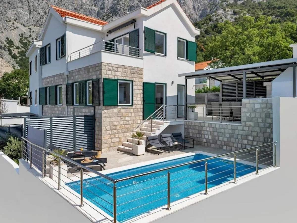 Haus mit Schwimmbad BAST - BAŠKA VODA