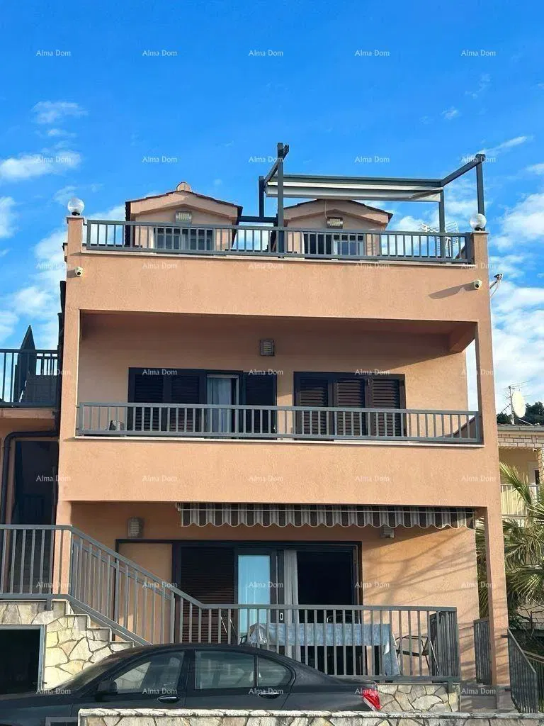 Vendita - Prima fila al mare! Moderna, spaziosa casa con 4 appartamenti separati, garage e ormeggio, Rogoznica. – 2
