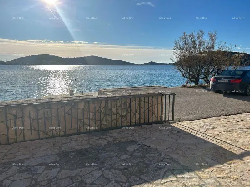 Vendita - Prima fila al mare! Moderna, spaziosa casa con 4 appartamenti separati, garage e ormeggio, Rogoznica. – 3