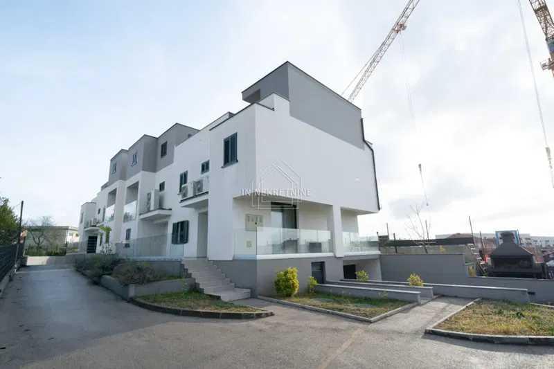 Modern apartment / townhouse, rooftop terrace, garage, new build – 2