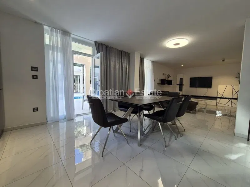 Bol – Newly renovated two-bedroom flat, near city centre, for rent – 2