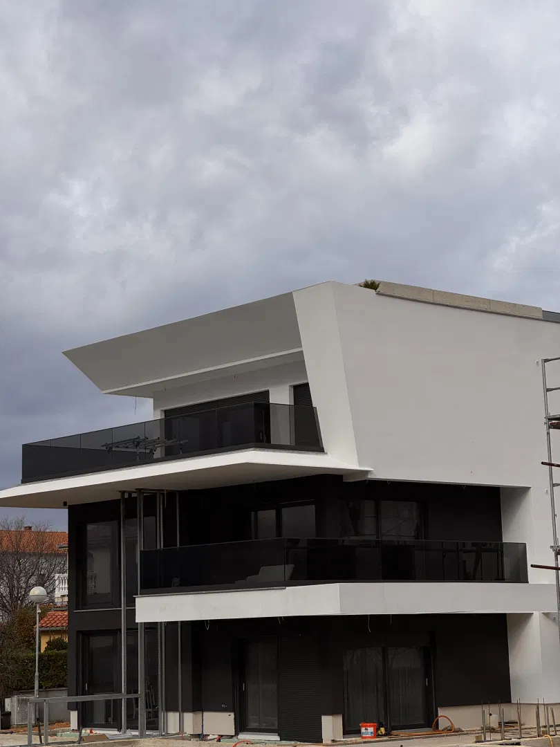 Luksuzni penthouse s bazenom u Njivicama, Krk