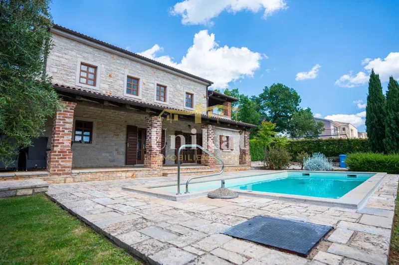 Poreč okolica: Kamena vila s bazenom