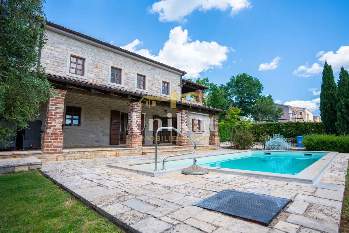 Poreč okolica: Kamena vila s bazenom