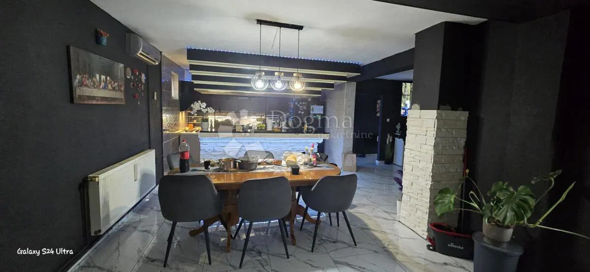 Hiša Donji Karin, Benkovac, 250m2