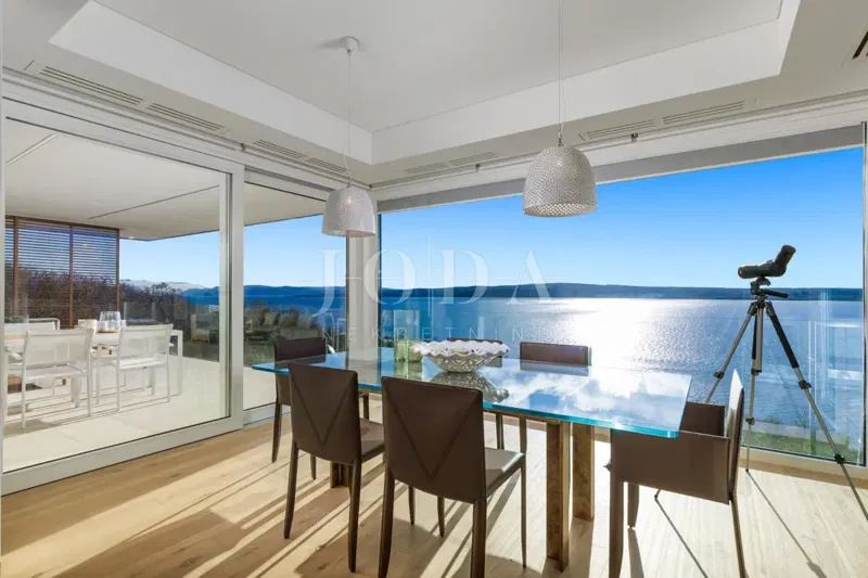 Luxury house in the first row to the sea – 2