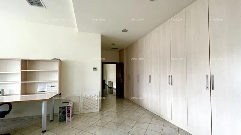 BUJE – SPAZIO MAGAZZINO / UFFICIO IN VENDITA | ZONA COMMERCIALE – 3