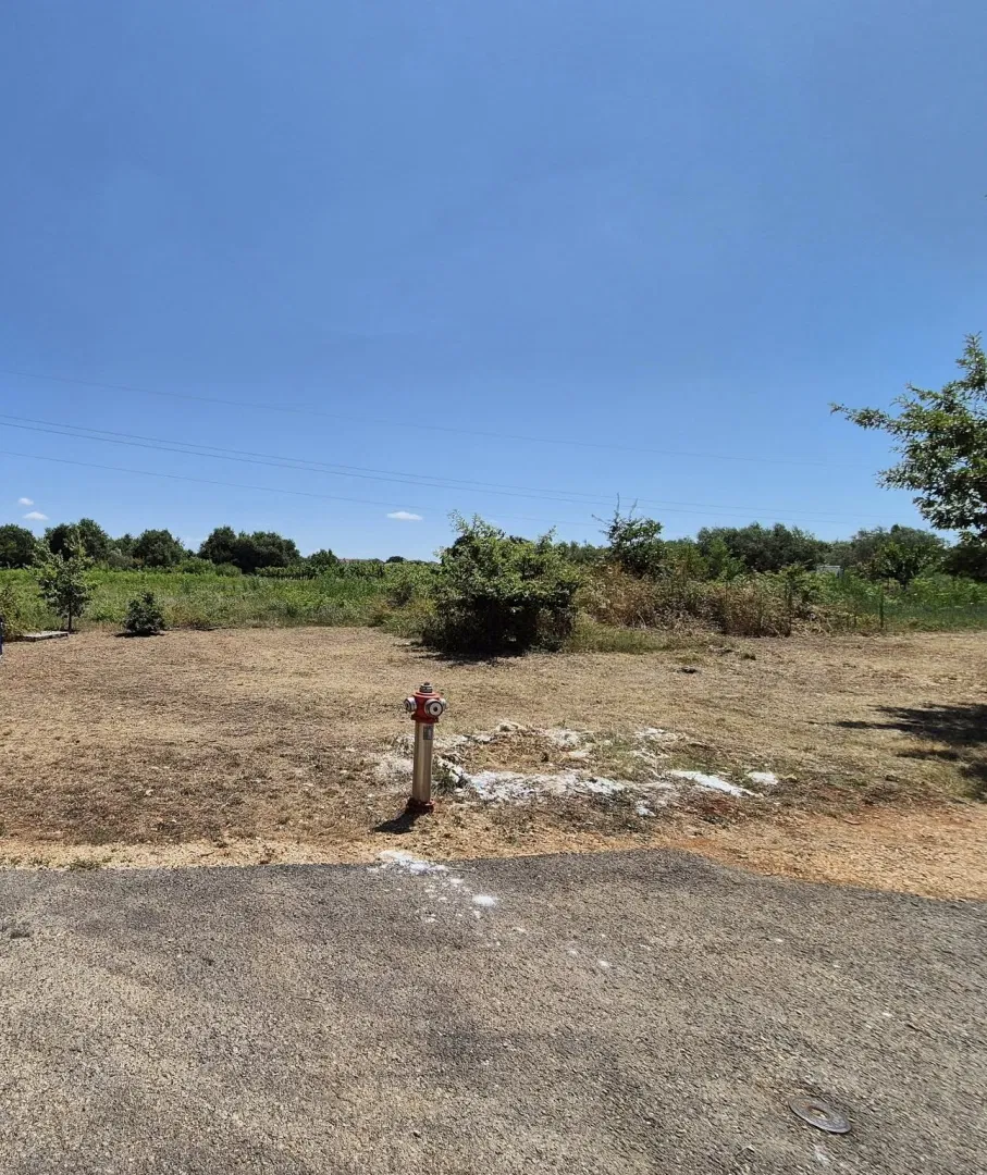 Poreč, građevinsko zemljište sa infrastrukturom, 704 m2