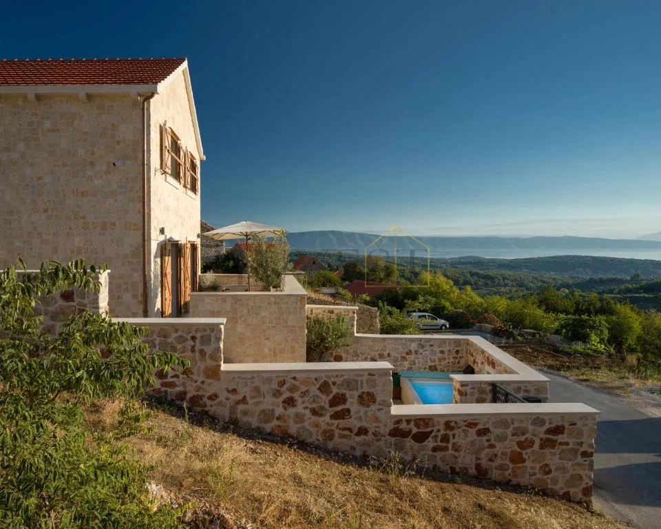OTOK HVAR- LUKSUZNA KAMENA VILA S BAZENOM