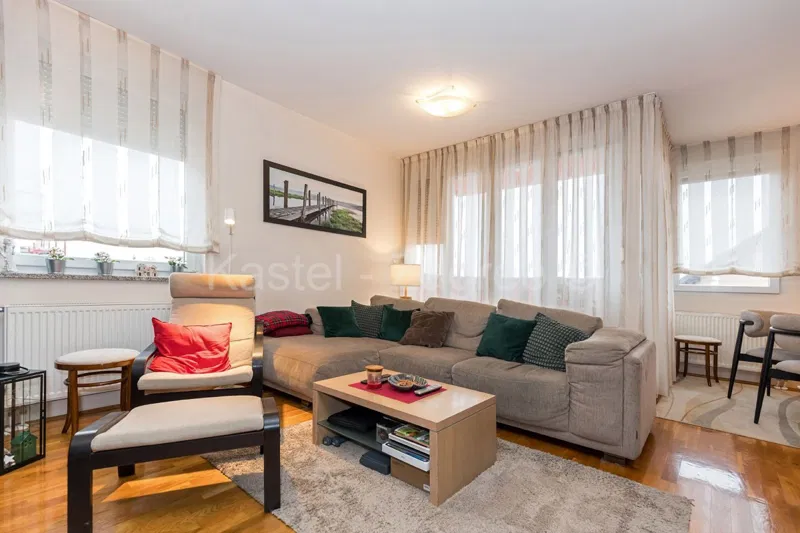 Zagreb, Retkovec, stan 80m2 + garaža i spremište