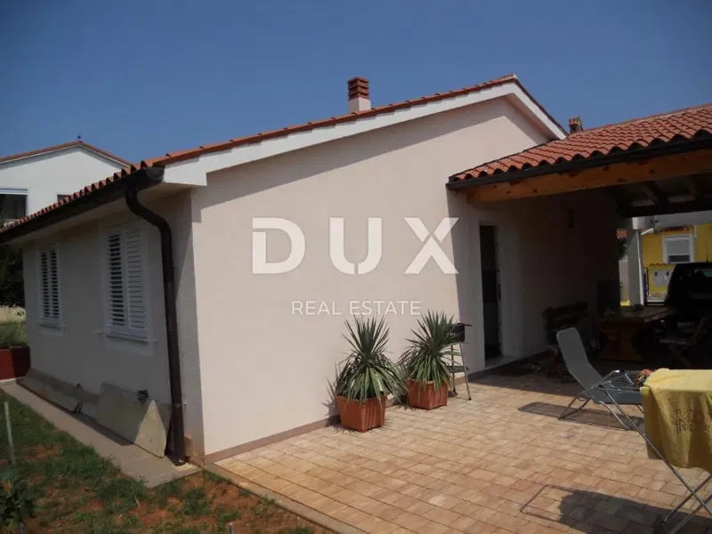 ISTRIA, MEDULIN - Dom parterowy z parkingiem i podwórkiem 120 m od plaży