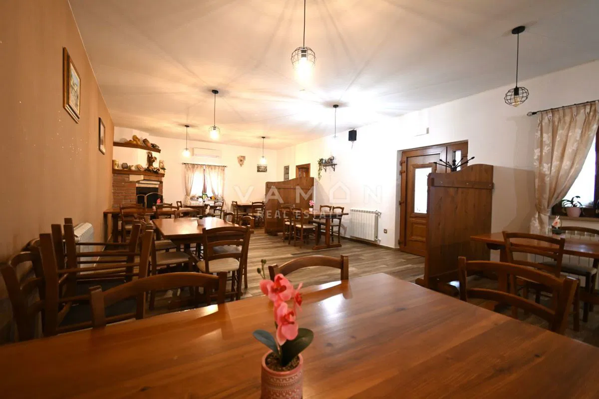 Dům s Restaurací a Pokoji k Pronájmu