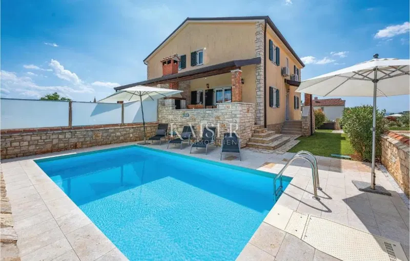 Istria, Umag, dvojdom s bazénom, 300 m od mora – 2