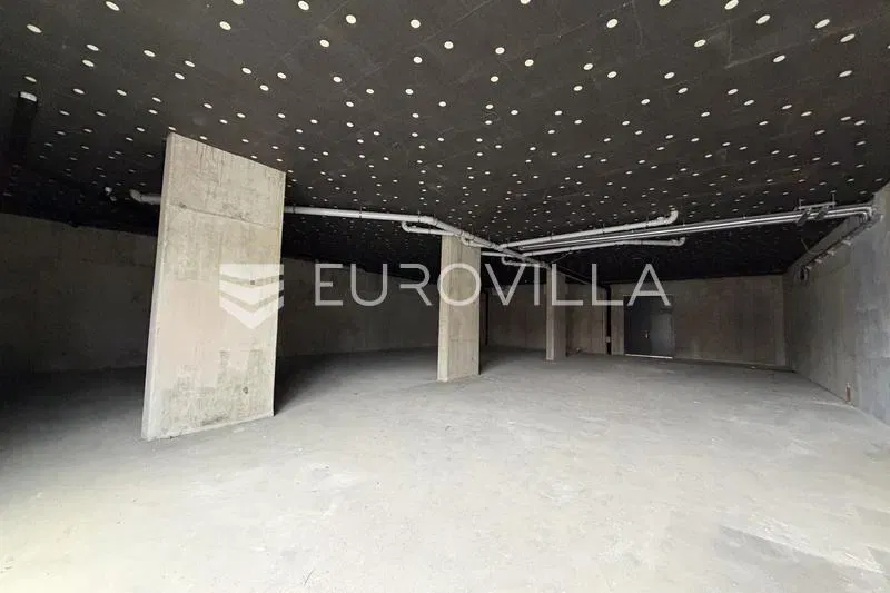 Zaprešić, poslovni prostor 516 m² u prizemlju stambeno, poslovne zgrade, NOVOGRADNJA