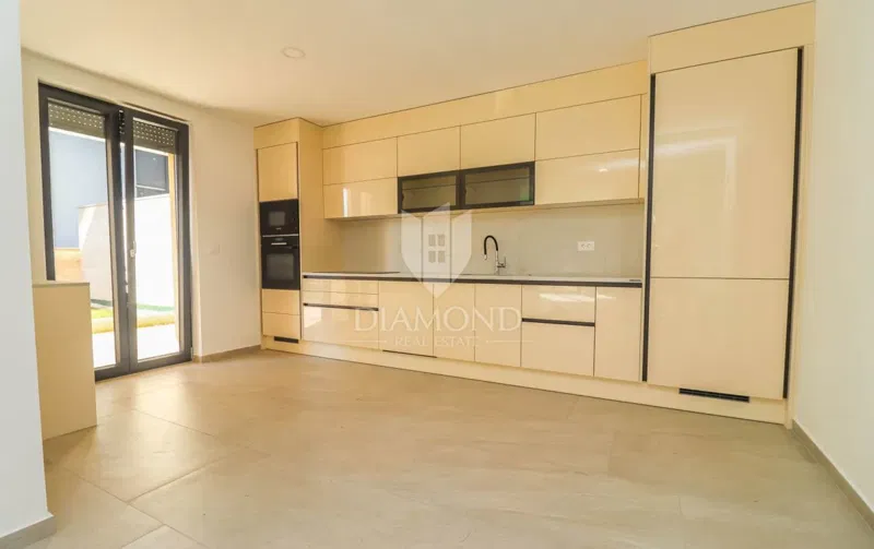 Nuovo appartamento duplex con piscina a Medolino – 2