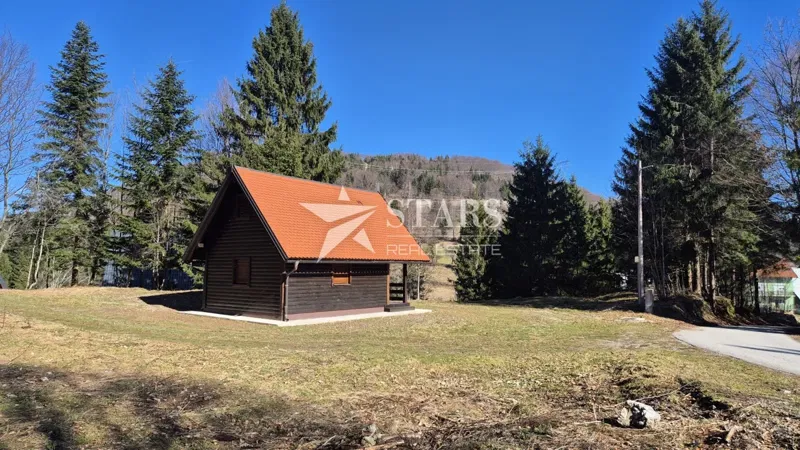 Gorski kotar, Stara Sušica - drvena vikendica u mirnom šumskom okruženju