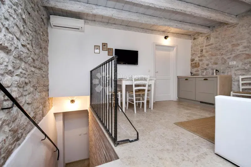 Casa con 3 appartamenti nel centro di Rovigno – 2