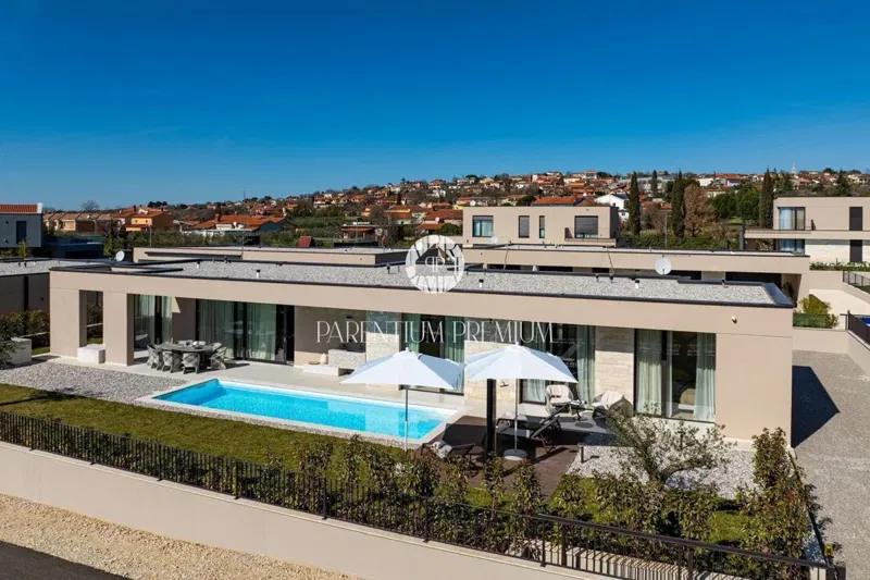 Luxury villa with swimming pool and panoramic sea view – 3
