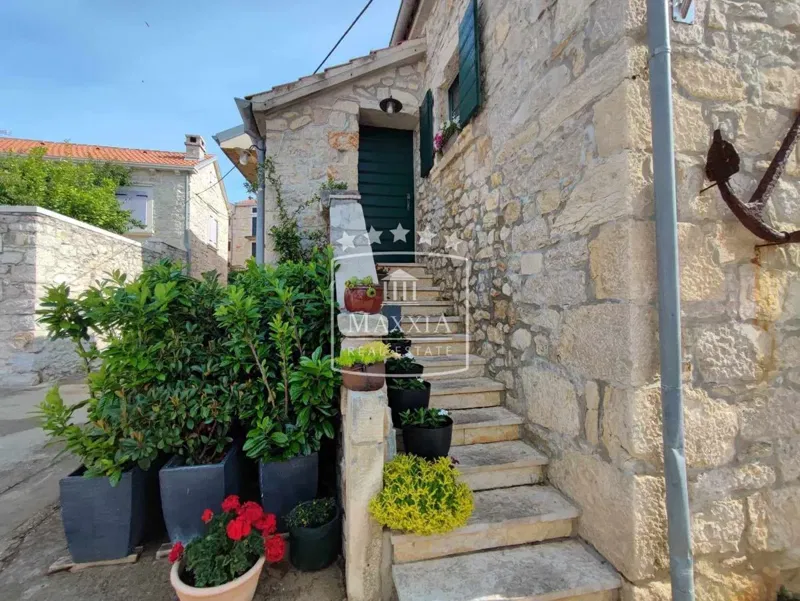 Posedarje - restaurant/tavern attractive location! 298000€ – 2