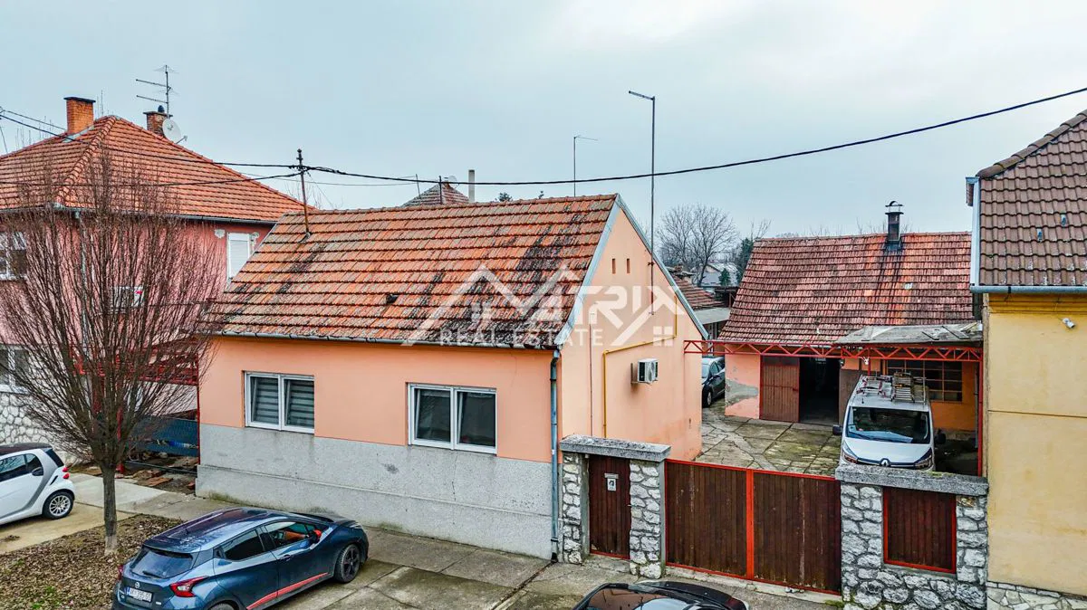 Vinkovci, kuća 6 soba, dvorište, garaža i dvije pomoćne zgrade