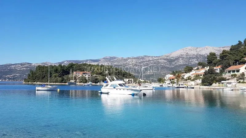 Vila uz more s bazenom za prodaju Korčula