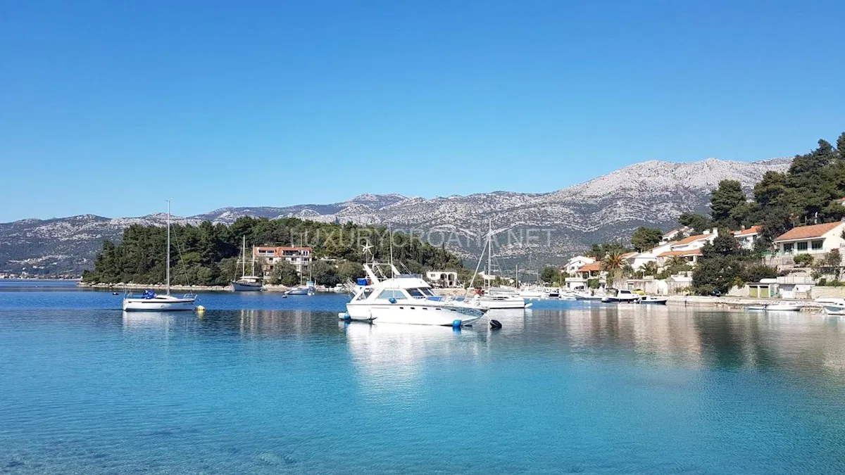 Vila uz more s bazenom za prodaju Korčula