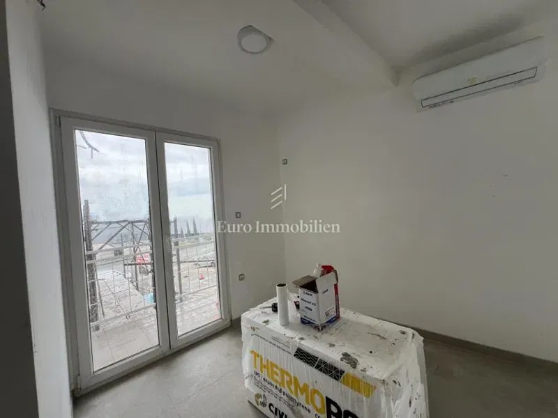 Crikvenica, appartamento con ampia terrazza e vista mare – 3