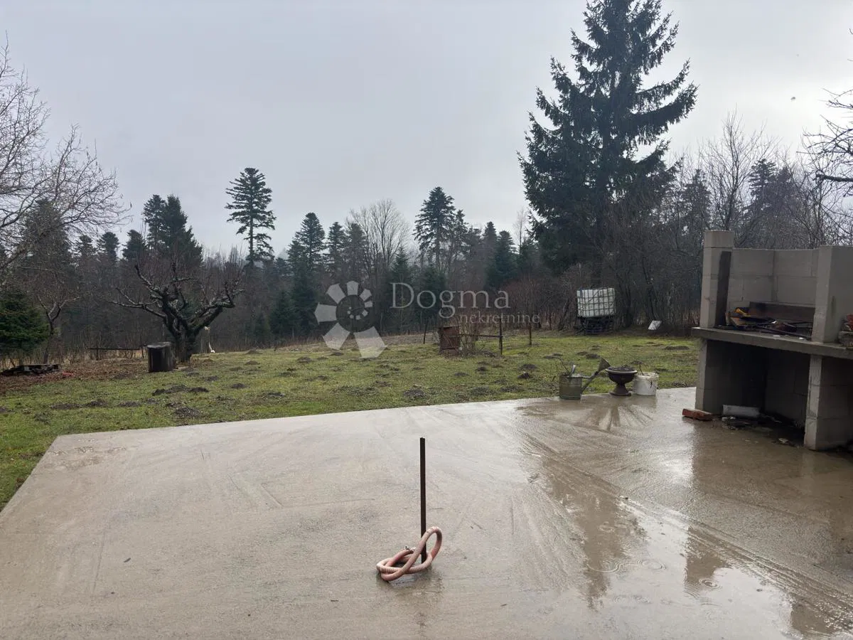 Kuća s 3.459 m² okućnice